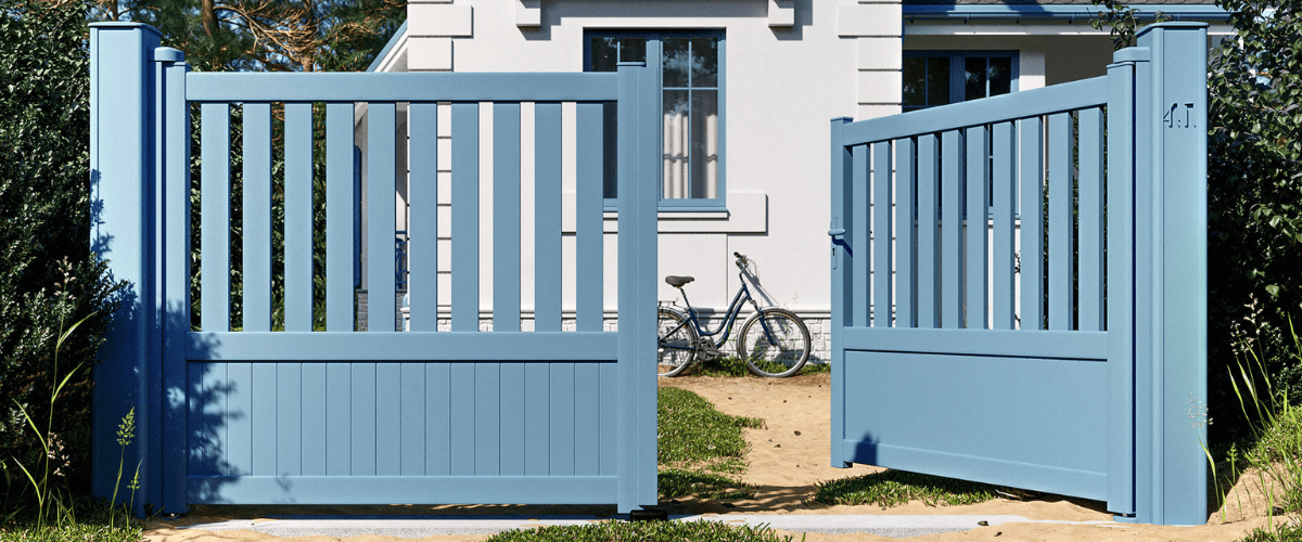 Accessories matching the color of gate