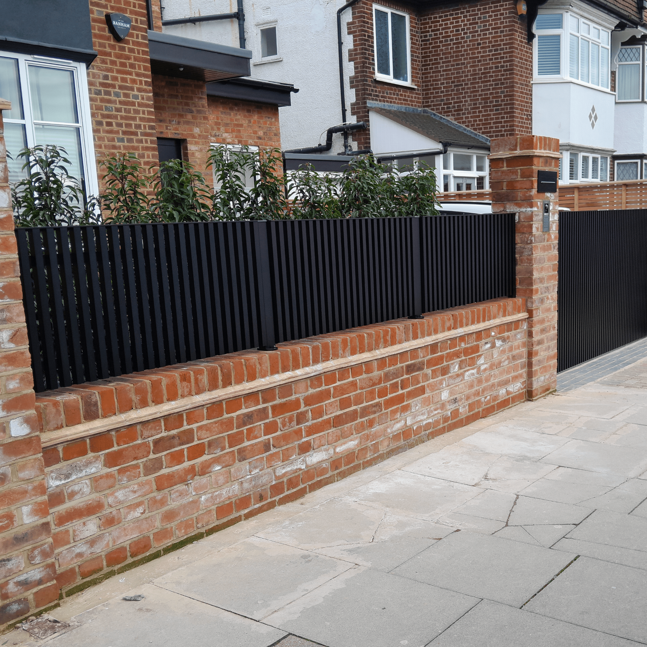 Kostum Ganit Contemporary Aluminium Fencing 