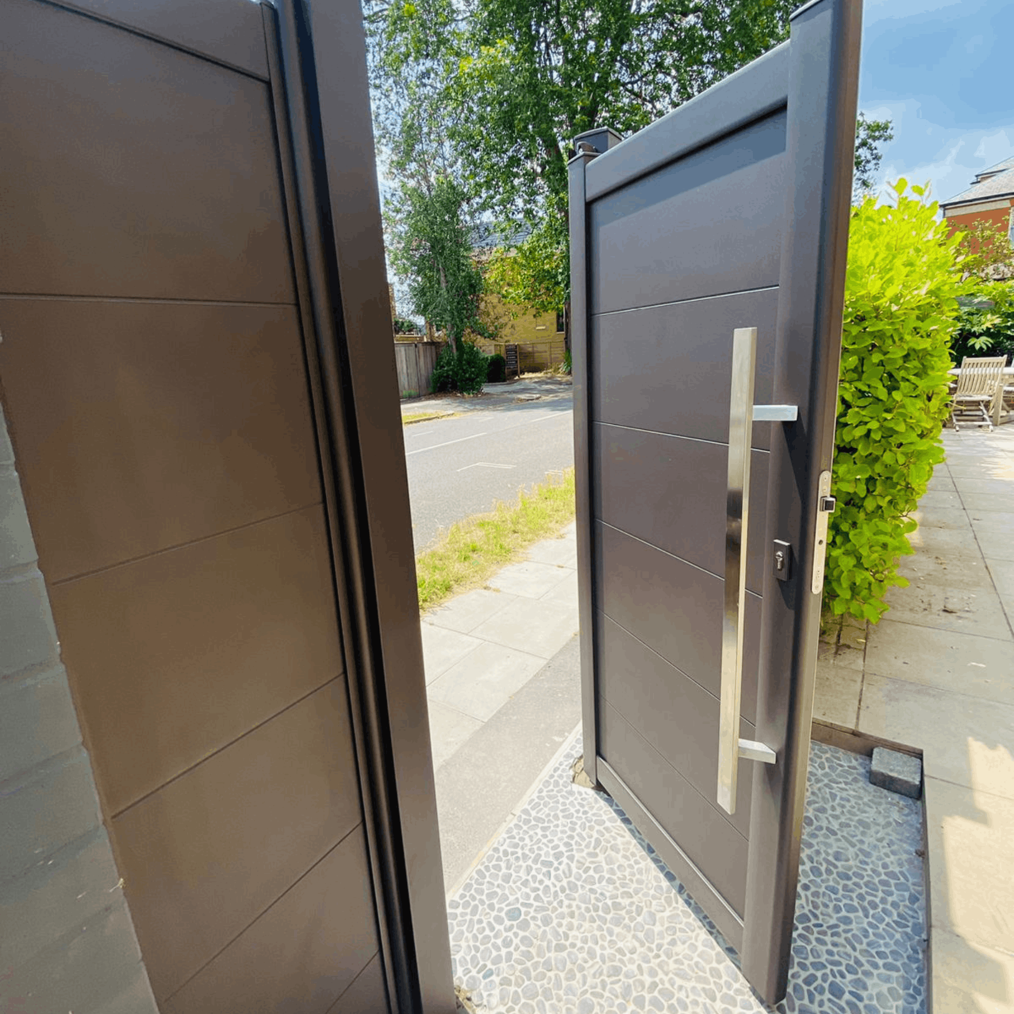 pedestrian aluminium gate with pushbar steel handle
