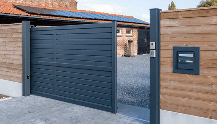RAL 7016 - Anthracite Grey gate