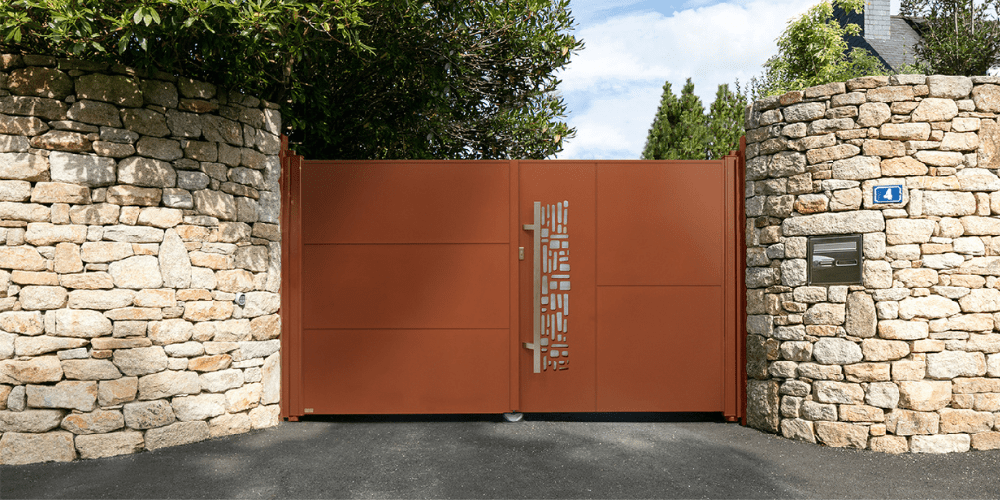 Hinged gate design trends